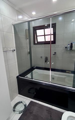 Casa à venda com 206m², 3 quartos e 2 vagas Casa à venda com 206m², 3 quartos e 2 vagasBanheiro da Suíte 1