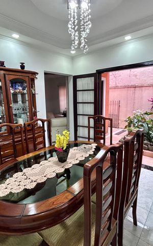Casa à venda com 206m², 3 quartos e 2 vagas Casa à venda com 206m², 3 quartos e 2 vagasCopa