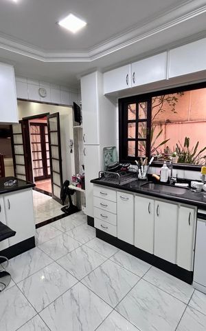 Casa à venda com 206m², 3 quartos e 2 vagas Casa à venda com 206m², 3 quartos e 2 vagasCozinha