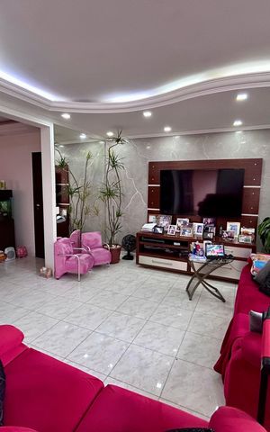 Casa à venda com 206m², 3 quartos e 2 vagas Casa à venda com 206m², 3 quartos e 2 vagasSala
