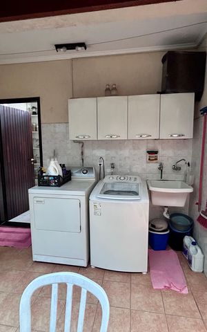 Casa à venda com 206m², 3 quartos e 2 vagas Casa à venda com 206m², 3 quartos e 2 vagasÁrea de Serviço
