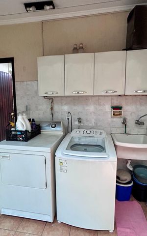 Casa à venda com 206m², 3 quartos e 2 vagas Casa à venda com 206m², 3 quartos e 2 vagasÁrea de Serviço