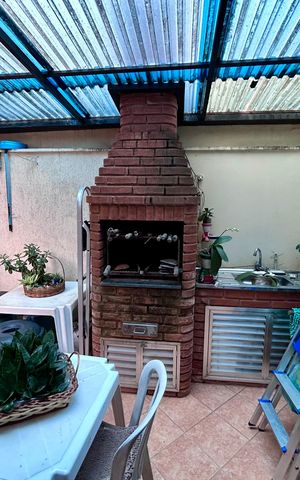 Casa à venda com 206m², 3 quartos e 2 vagas Casa à venda com 206m², 3 quartos e 2 vagasChurrasqueira
