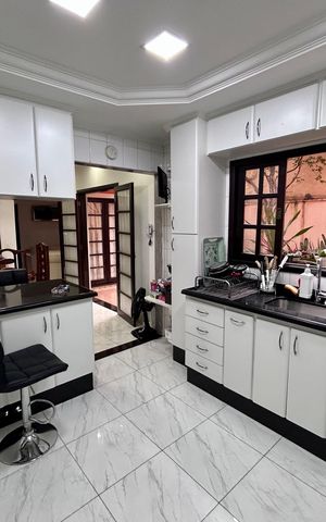 Casa à venda com 206m², 3 quartos e 2 vagas Casa à venda com 206m², 3 quartos e 2 vagasCozinha