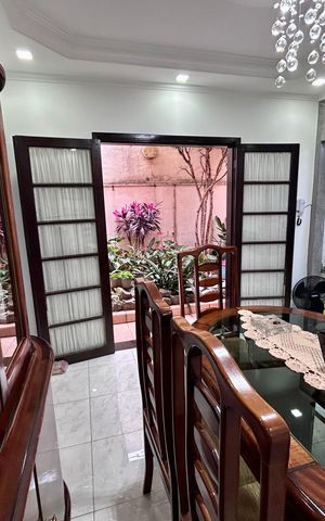Casa à venda com 206m², 3 quartos e 2 vagas Casa à venda com 206m², 3 quartos e 2 vagasCopa