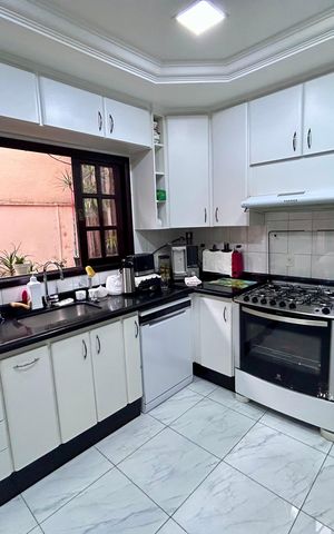 Casa à venda com 206m², 3 quartos e 2 vagas Casa à venda com 206m², 3 quartos e 2 vagasCozinha