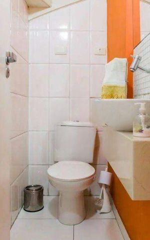 Casa à venda com 240m², 3 quartos e 2 vagas Casa à venda com 240m², 3 quartos e 2 vagasBanheiro