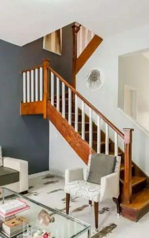 Casa à venda com 240m², 3 quartos e 2 vagas Casa à venda com 240m², 3 quartos e 2 vagasSala