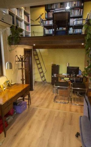 Casa à venda com 270m², 3 quartos e 1 vaga Casa à venda com 270m², 3 quartos e 1 vagaEscritório