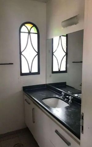 Casa à venda com 260m², 3 quartos e sem vaga Casa à venda com 260m², 3 quartos e sem vagaBanheiro