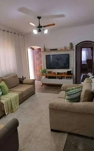 Casa à venda com 280m², 4 quartos e sem vaga Casa à venda com 280m², 4 quartos e sem vagaSala