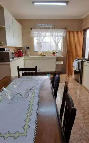 Casa à venda com 240m², 3 quartos e 2 vagas Casa à venda com 240m², 3 quartos e 2 vagasCozinha