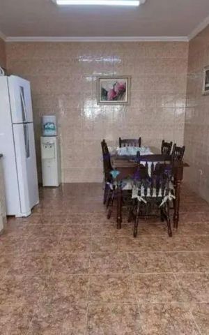 Casa à venda com 240m², 3 quartos e 2 vagas Casa à venda com 240m², 3 quartos e 2 vagasCozinha