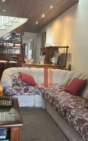 Casa à venda com 300m², 3 quartos e 2 vagas Casa à venda com 300m², 3 quartos e 2 vagasSala