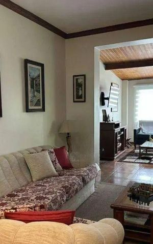 Casa à venda com 300m², 3 quartos e 2 vagas Casa à venda com 300m², 3 quartos e 2 vagasSala
