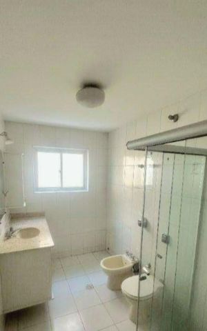 Casa à venda com 240m², 3 quartos e 2 vagas Casa à venda com 240m², 3 quartos e 2 vagasBanheiro