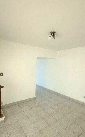Casa à venda com 240m², 3 quartos e 2 vagas Casa à venda com 240m², 3 quartos e 2 vagasSala