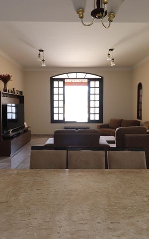 Casa para alugar com 450m², 4 quartos e 6 vagasSala