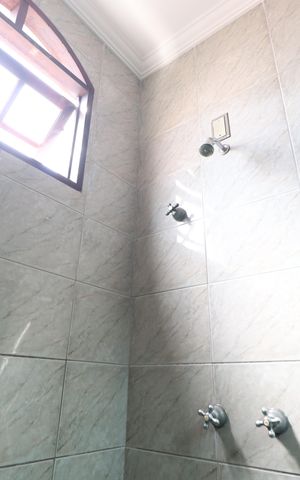 Casa para alugar com 450m², 4 quartos e 6 vagasBanheiro Social