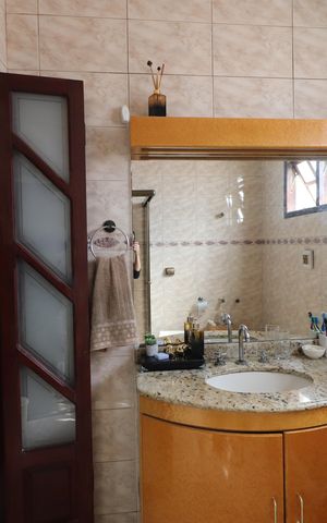 Casa para alugar com 450m², 4 quartos e 6 vagasBanheiro da Suíte