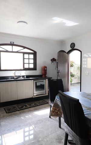 Casa para alugar com 450m², 4 quartos e 6 vagasCozinha