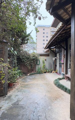 Casa para alugar com 400m², 4 quartos e 3 vagasEntrada da casa