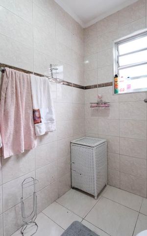 Casa à venda com 262m², 6 quartos e 2 vagasBanheiro 1