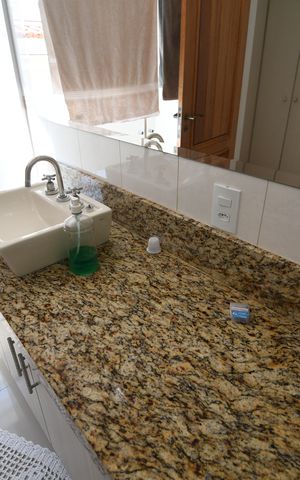 Casa à venda com 207m², 4 quartos e 2 vagasBanheiro 1
