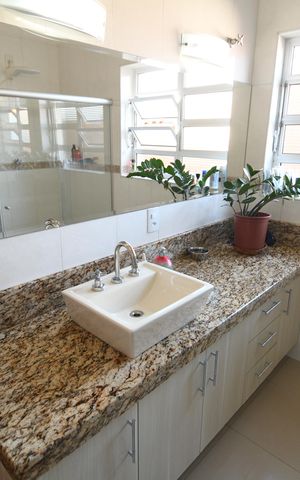 Casa à venda com 207m², 4 quartos e 2 vagasBanheiro 2
