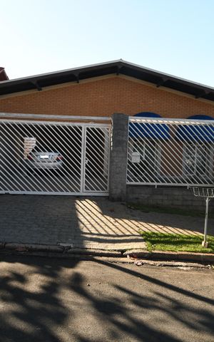Casa à venda com 207m², 4 quartos e 2 vagasFachada