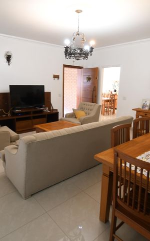 Casa à venda com 207m², 4 quartos e 2 vagasSala