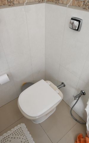 Casa à venda com 207m², 4 quartos e 2 vagasBanheiro 1