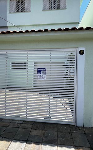 Casa à venda com 200m², 4 quartos e 4 vagasFachada - Placa