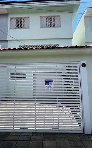 Casa à venda com 200m², 4 quartos e 4 vagasFachada - Placa