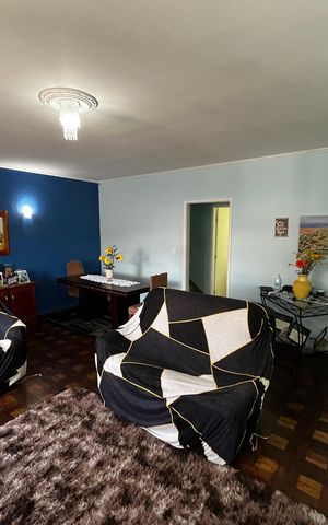 Casa à venda com 200m², 4 quartos e 4 vagasSala