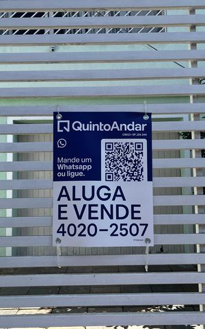 Casa à venda com 200m², 4 quartos e 4 vagasFachada - Placa