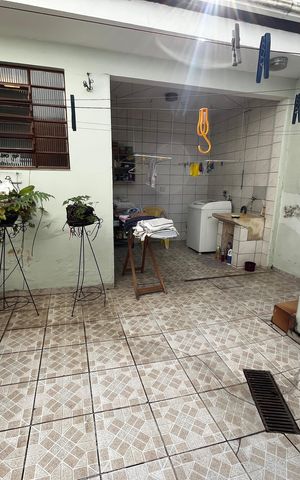 Casa à venda com 210m², 3 quartos e 6 vagasQuintal