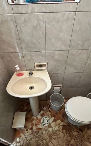 Casa à venda com 210m², 3 quartos e 6 vagasBanheiro de Serviço