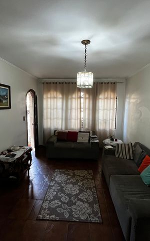 Casa à venda com 210m², 3 quartos e 6 vagasSala