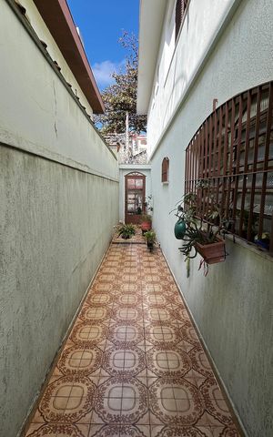 Casa à venda com 210m², 3 quartos e 6 vagasCorredor Externo