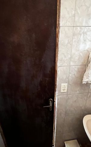 Casa à venda com 210m², 3 quartos e 6 vagasBanheiro de Serviço