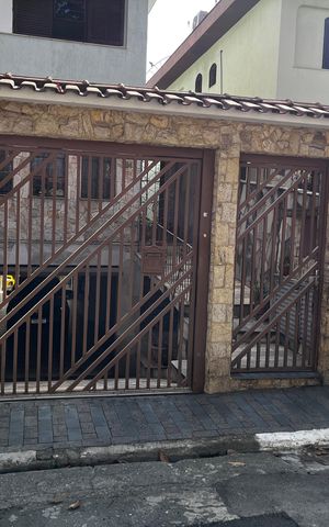 Casa à venda com 210m², 3 quartos e 6 vagasFachada