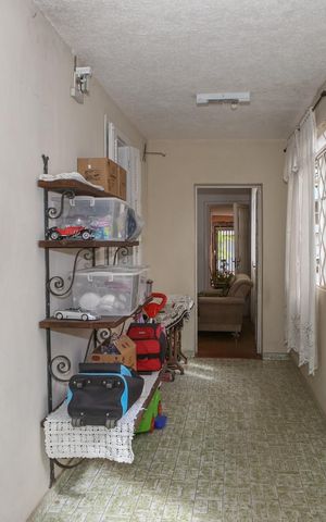 Casa à venda com 120m², 3 quartos e 2 vagas Casa à venda com 120m², 3 quartos e 2 vagasCorredor