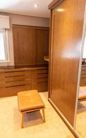 Apartamento à venda com 108m², 2 quartos e 2 vagas Apartamento à venda com 108m², 2 quartos e 2 vagasCloset da Suíte
