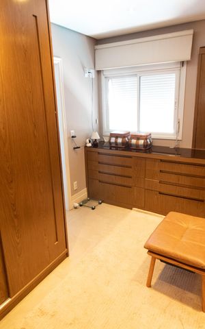 Apartamento à venda com 108m², 2 quartos e 2 vagas Apartamento à venda com 108m², 2 quartos e 2 vagasCloset da Suíte