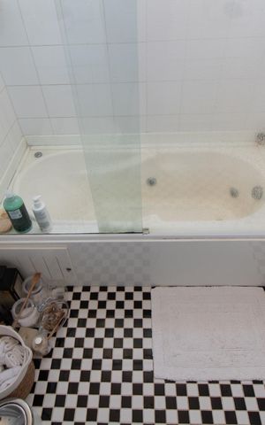 Apartamento à venda com 108m², 2 quartos e 2 vagas Apartamento à venda com 108m², 2 quartos e 2 vagasBanheiro da Suíte