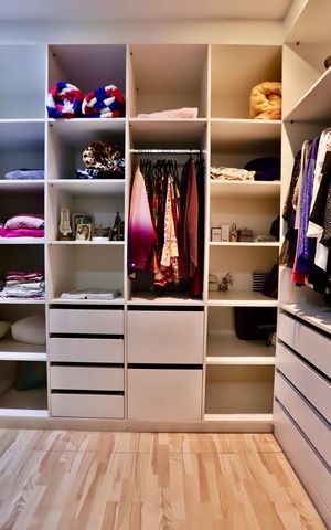 Apartamento para alugar com 212m², 3 quartos e 1 vaga Apartamento para alugar com 212m², 3 quartos e 1 vagaCloset da Suíte 1