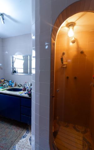 Apartamento à venda com 265m², 4 quartos e 2 vagas Apartamento à venda com 265m², 4 quartos e 2 vagasBanheiro da Suíte 2