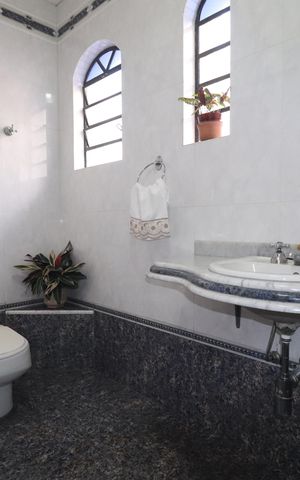 Casa à venda com 232m², 3 quartos e 4 vagasSuíte Banheiro