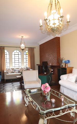 Casa à venda com 232m², 3 quartos e 4 vagasSala